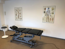 Behandlungsliege bei Chiropraktik Tajan, Hannover
